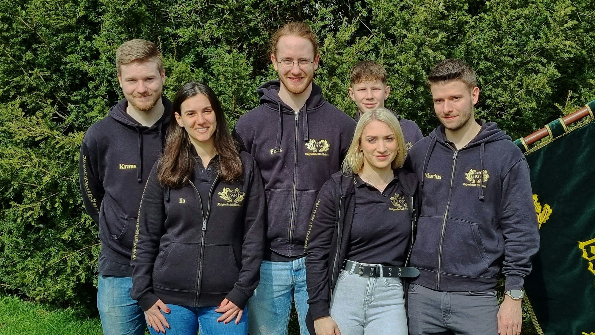 Die Habbelrather Maipaar lächeln in die Kamera