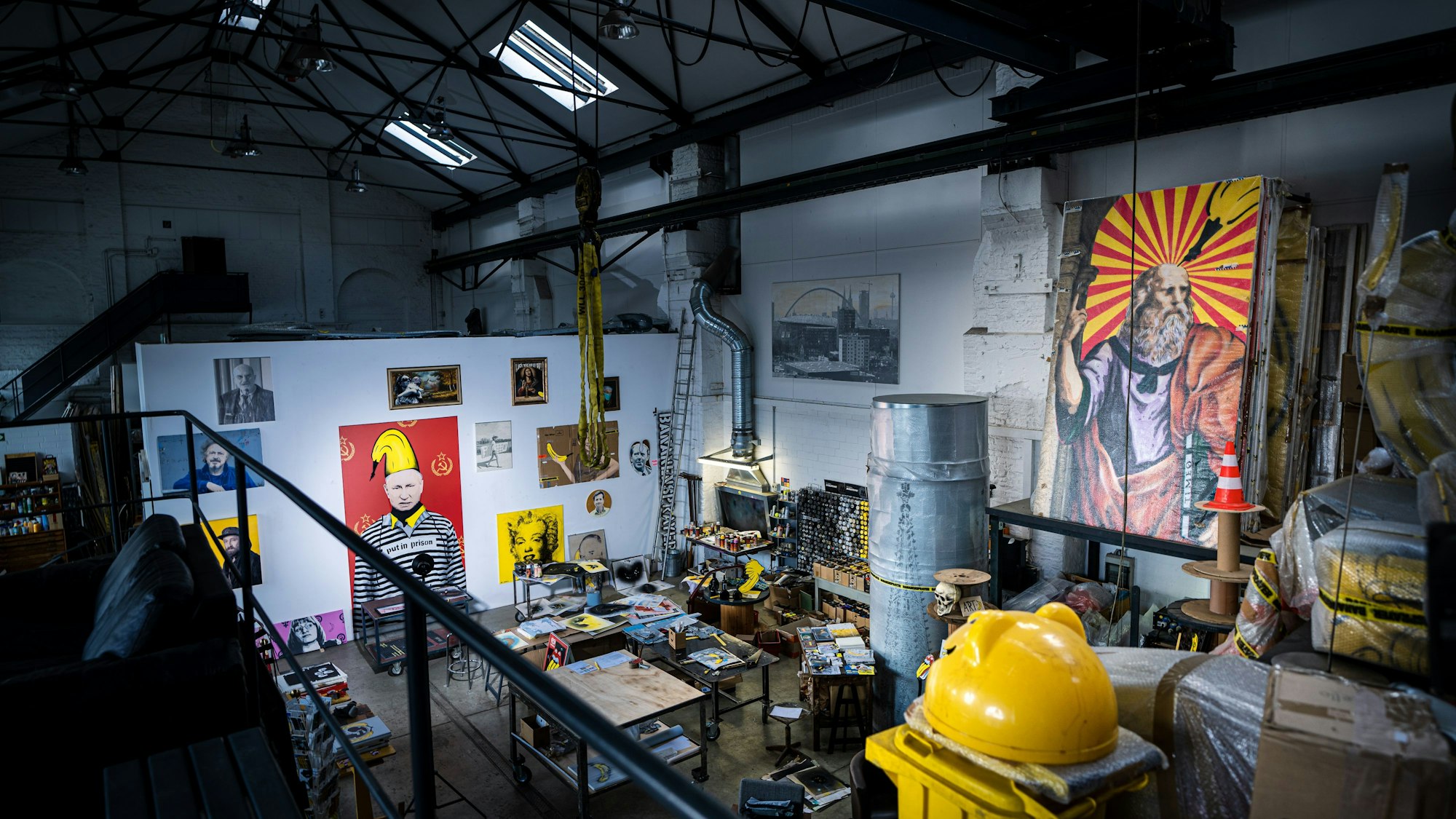 Überblick über das Atelier von Thomas Baumgärtel.