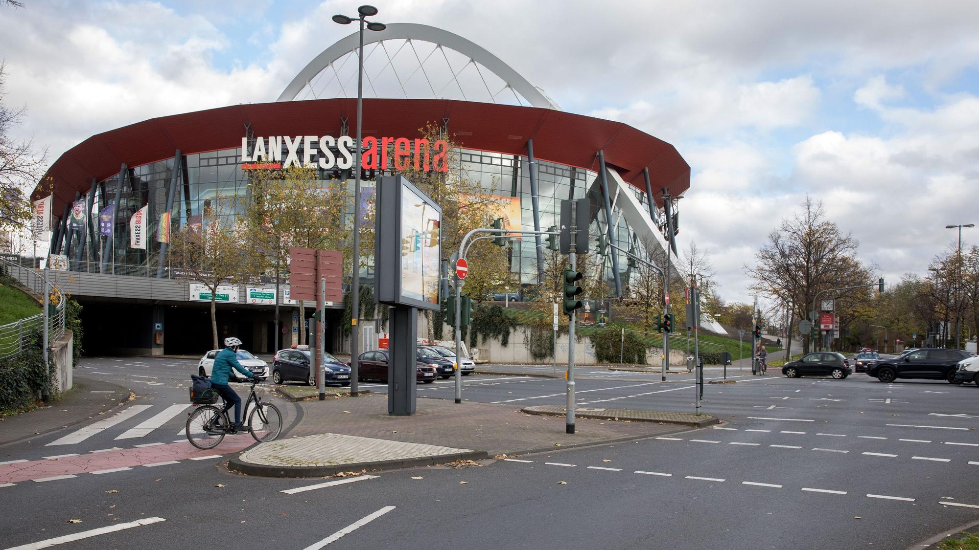 Die Kreuzung Deutz-Kalker Straße/ Ecke Opladener Straße an der Lanxess-Arena