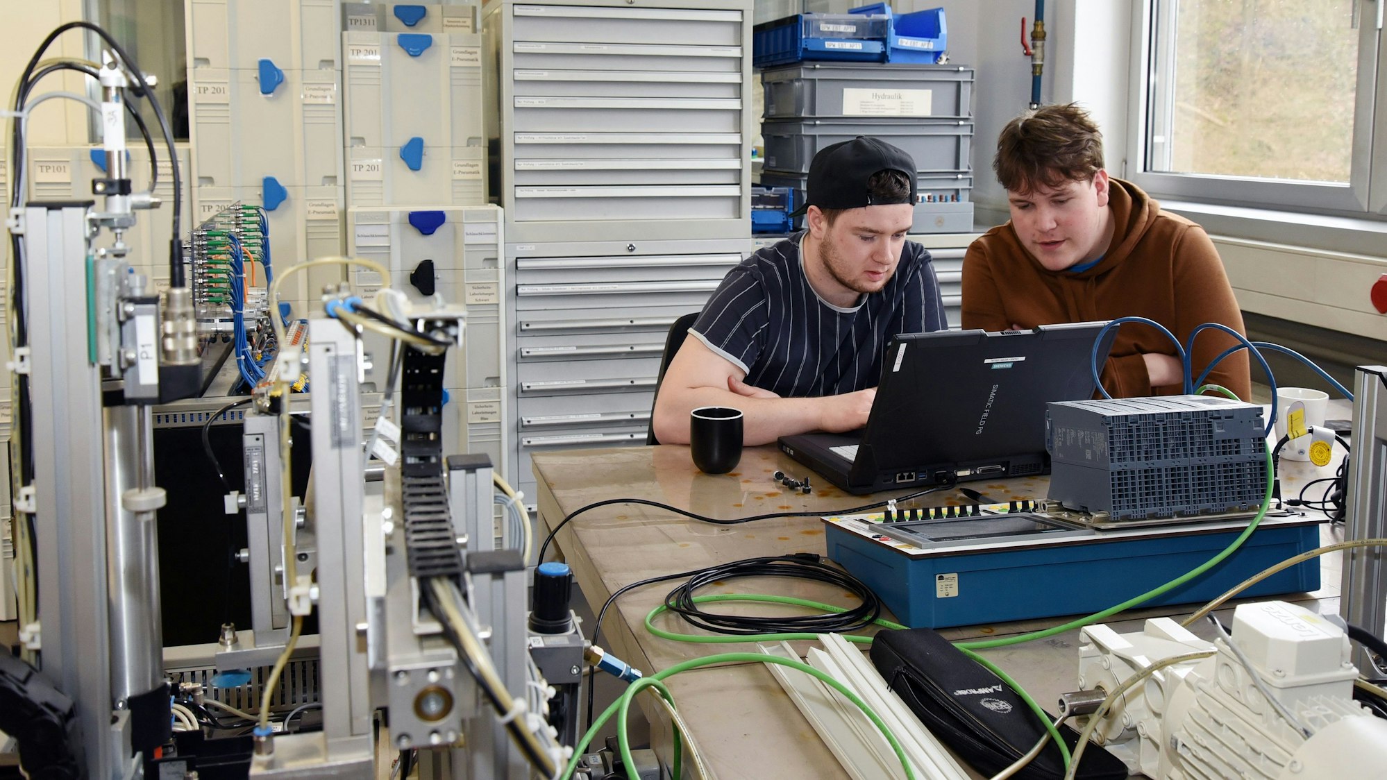 Das Familienunternehmen BPW Bergische Achsen beschäftigt allein in Wiehl 1500 Mitarbeitende, darunter 100 Auszubildende.