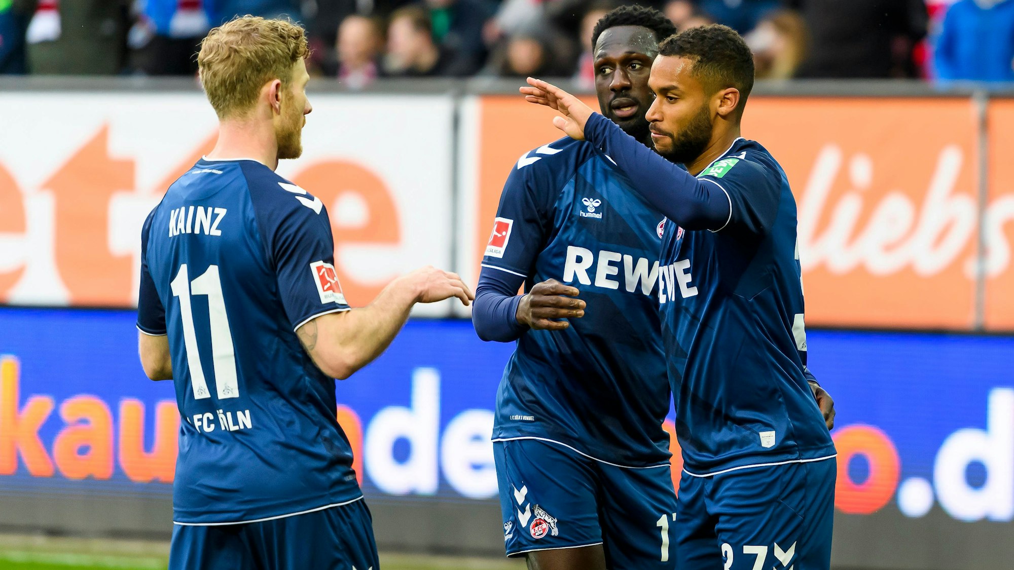 GER, DFB, FC Augsburg vs. 1. FC Koeln / 08.04.2023, WWK Arena, Augsburg, GER, DFB, FC Augsburg vs. 1. FC Koeln, im Bild Jubel nach dem Tor zum 3-1 durch Linton Maina Koeln 37 mit Florian Kainz Koeln 11 Kingsley Schindler Koeln 17 *** GER, DFB, FC Augsburg vs 1 FC Koeln 08 04 2023, WWK Arena, Augsburg, GER, DFB, FC Augsburg vs 1 FC Koeln, pictured cheering after the goal to make it 3 1 by Linton Maina Koeln 37 with Florian Kainz Koeln 11 Kingsley Schindler Koeln 17 nordphotoxGmbHx/xStraubmeier nph00004