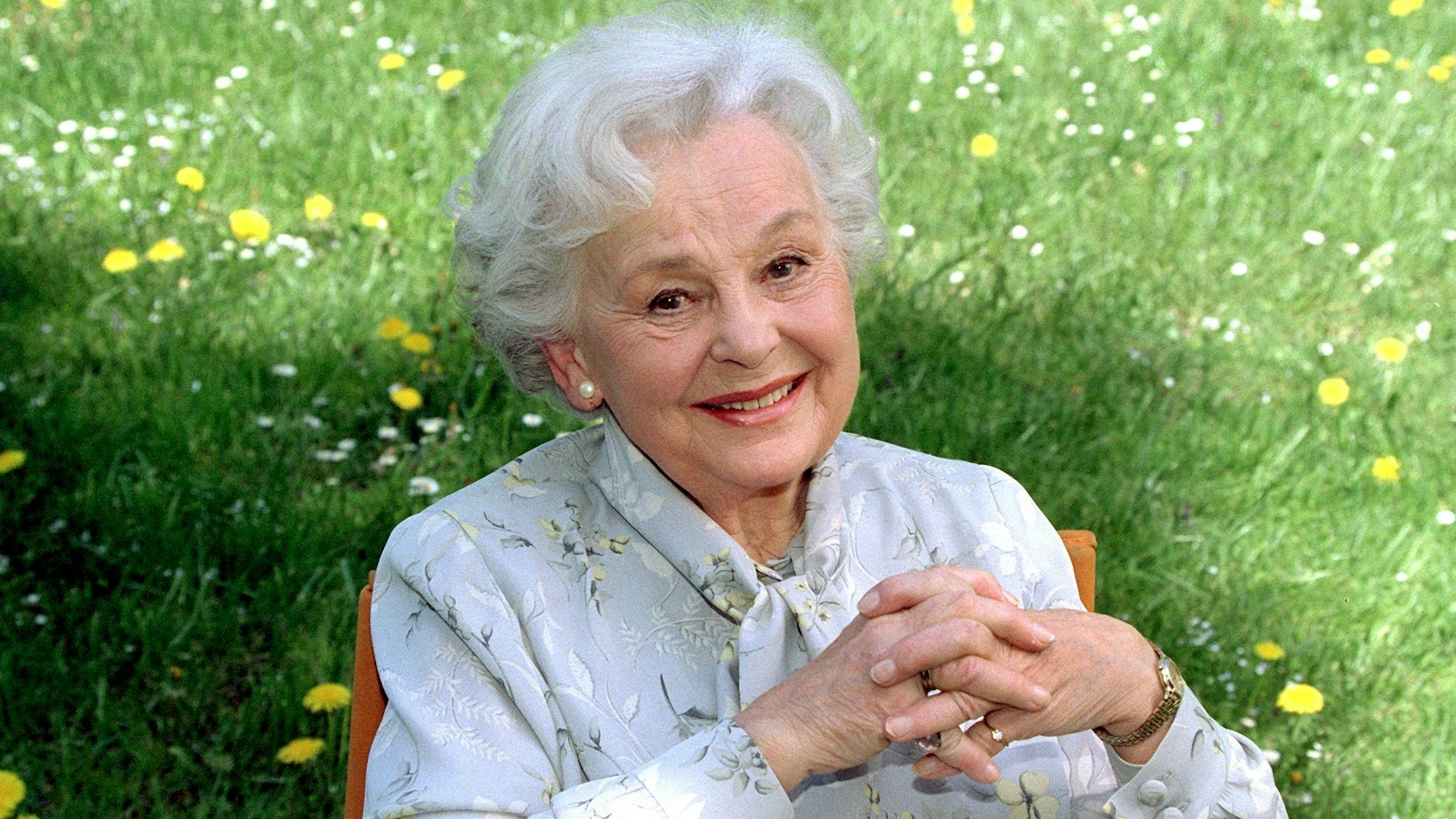 Die Schauspielerin Bruni Löbel aufgenommen 2001 bei einem Pressetermin zur ZDF-Serie ‚Jenny & Co.‘ in München.