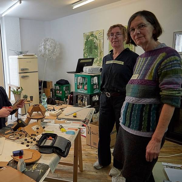 Einblicke in ihren Beruf gaben die Architektinnen Andrea Frederick und Ute Pelzer (r.) den Schülern.
