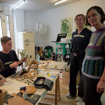 Einblicke in ihren Beruf gaben die Architektinnen Andrea Frederick und Ute Pelzer (r.) den Schülern.