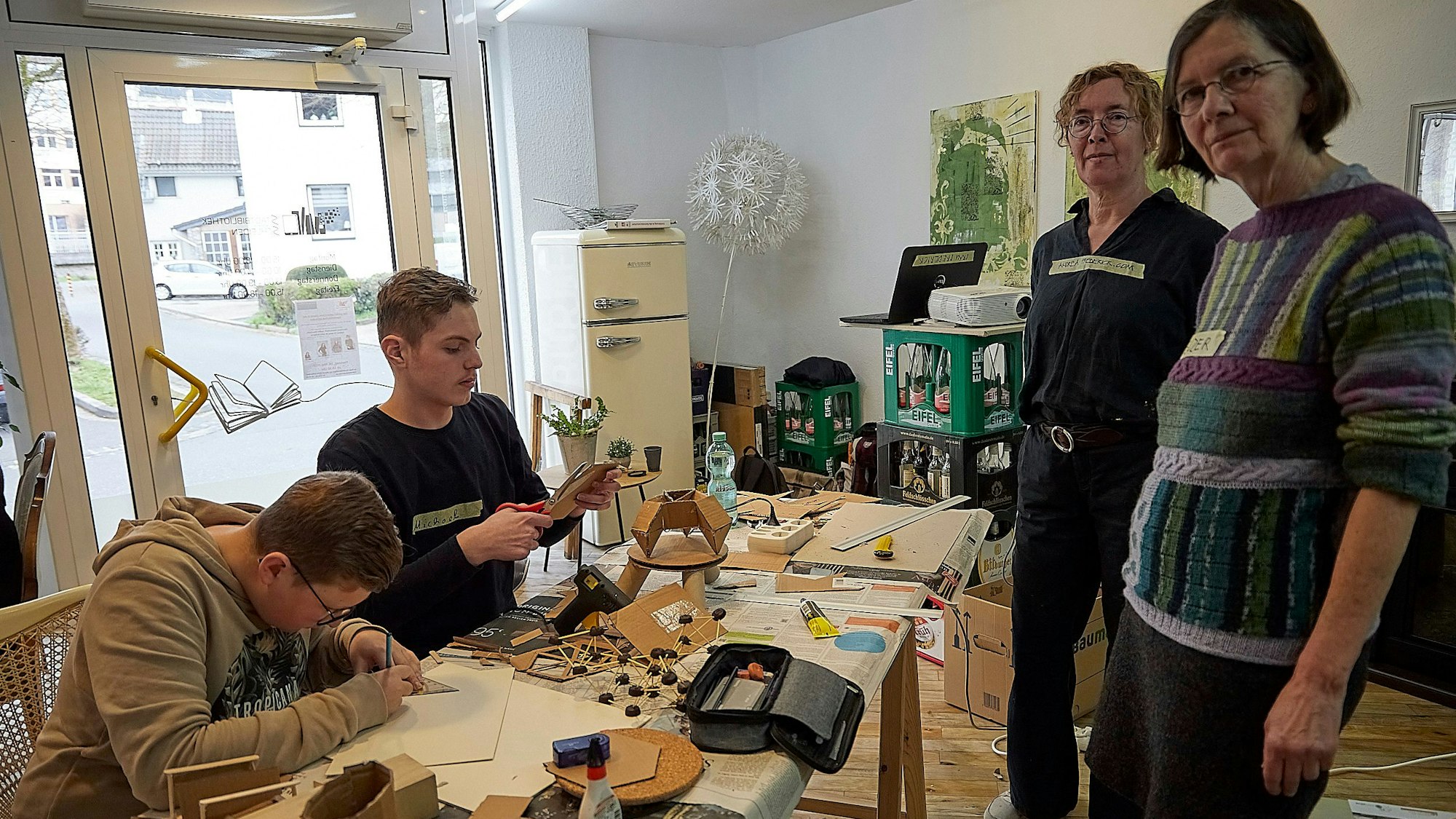 Einblicke in ihren Beruf gaben die Architektinnen Andrea Frederick und Ute Pelzer (r.) den Schülern.
