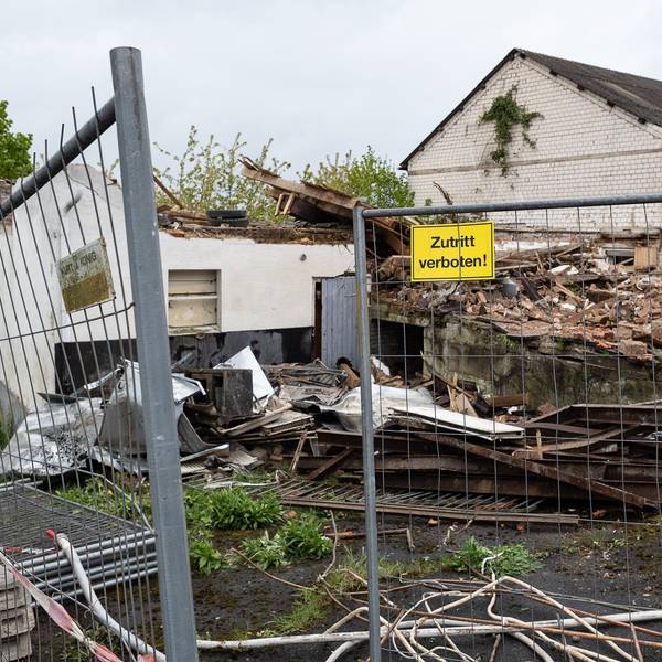 Das „Horrorhaus“ von Höxter wurde im April 2022 abgerissen. Zu sehen sind die Trümmer und Überreste des Hauses.