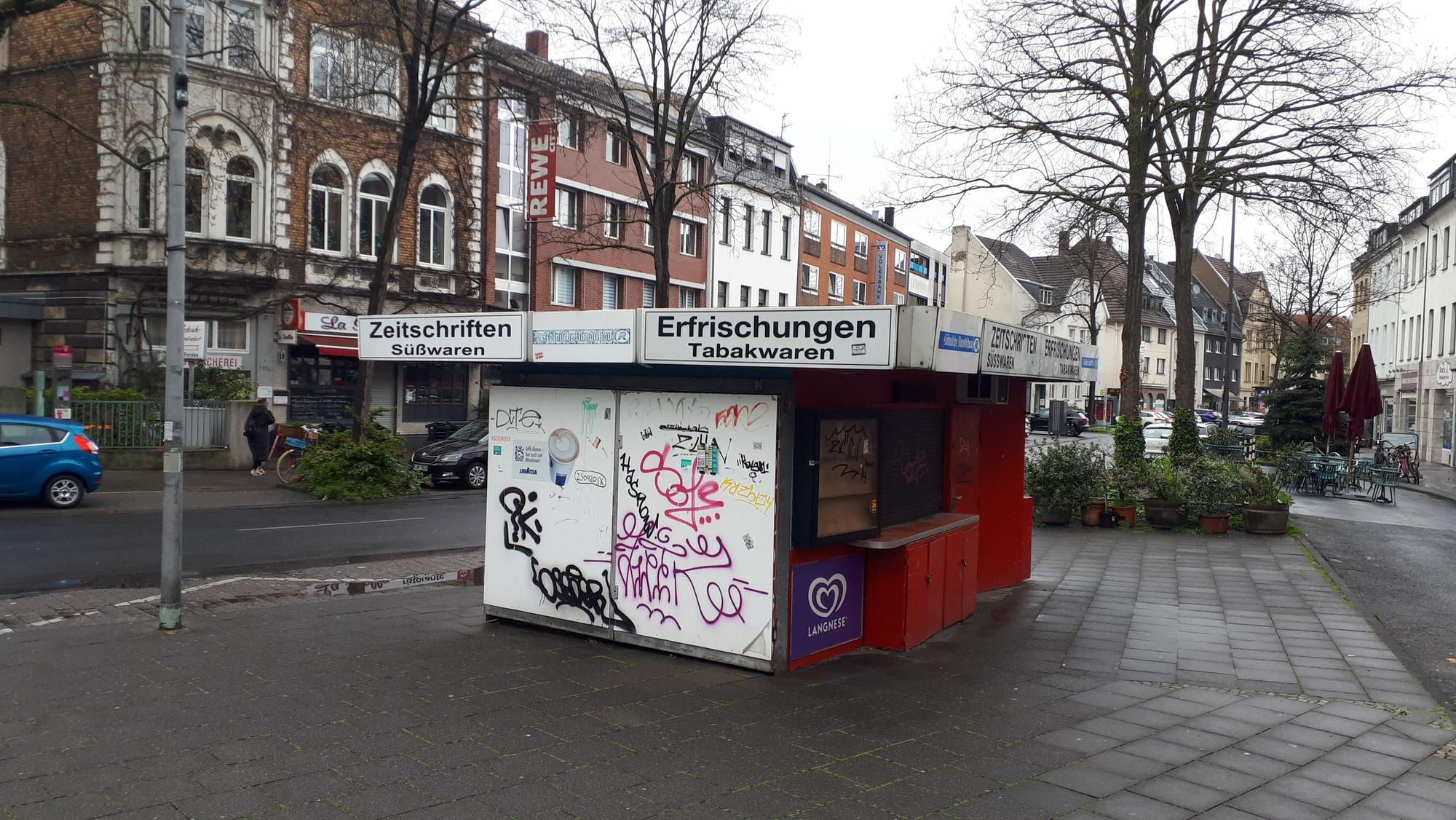 Der Kiosk im Riehler Ortszentrum steht seit Jahren leer.