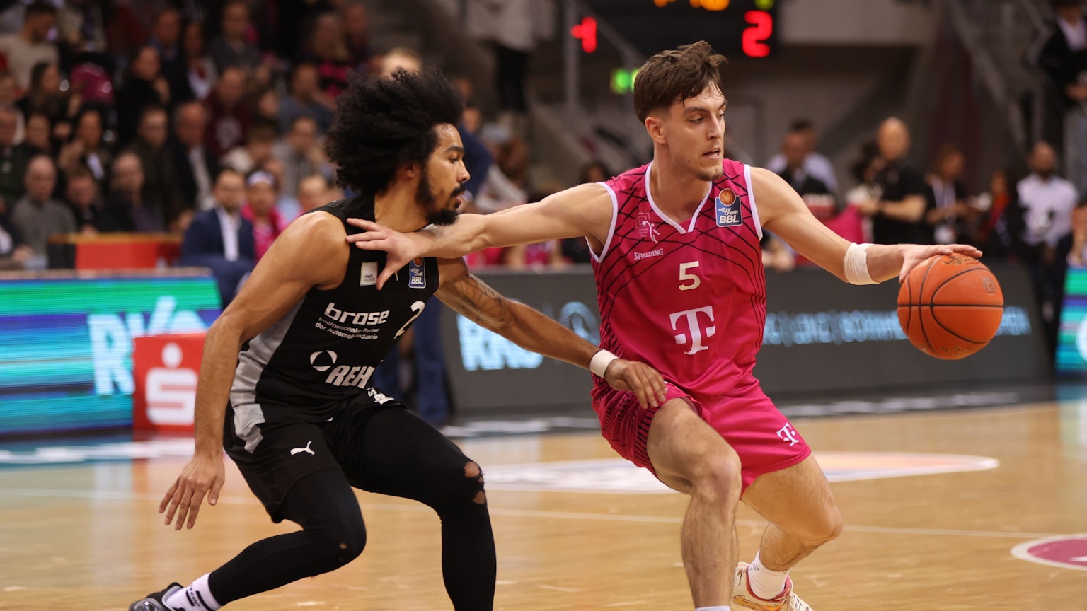 Telekom Baskets Bonn vs Medi Bayreuth.