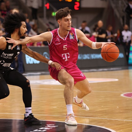 Telekom Baskets Bonn vs Medi Bayreuth.