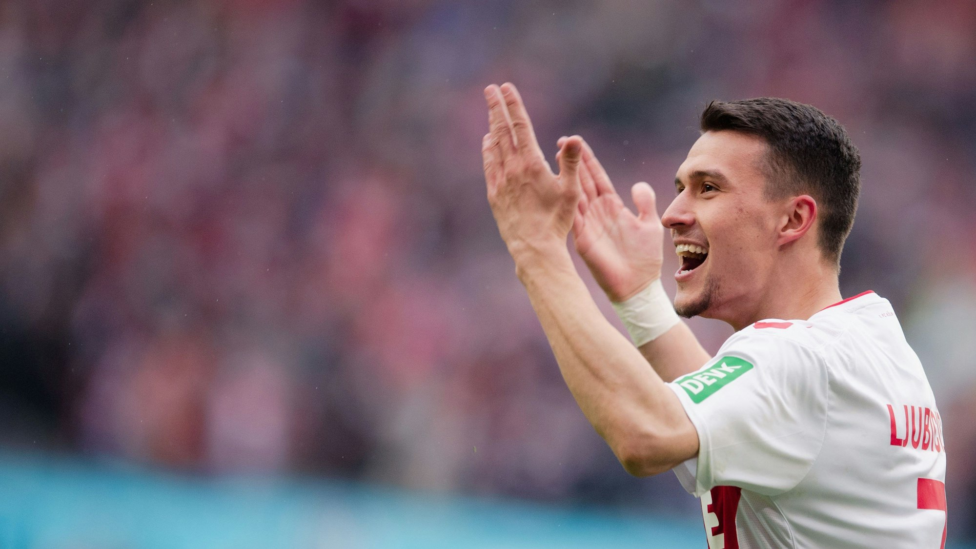 15.04.2023, Nordrhein-Westfalen, Köln: Fußball: Bundesliga, 1. FC Köln - FSV Mainz 05, 28. Spieltag, RheinEnergieStadion. Kölns Torschütze Dejan Ljubicic jubelt nach seinem Treffer zum 1:1 Ausgleich. Foto: Marius Becker/dpa - WICHTIGER HINWEIS: Gemäß den Vorgaben der DFL Deutsche Fußball Liga bzw. des DFB Deutscher Fußball-Bund ist es untersagt, in dem Stadion und/oder vom Spiel angefertigte Fotoaufnahmen in Form von Sequenzbildern und/oder videoähnlichen Fotostrecken zu verwerten bzw. verwerten zu lassen. +++ dpa-Bildfunk +++