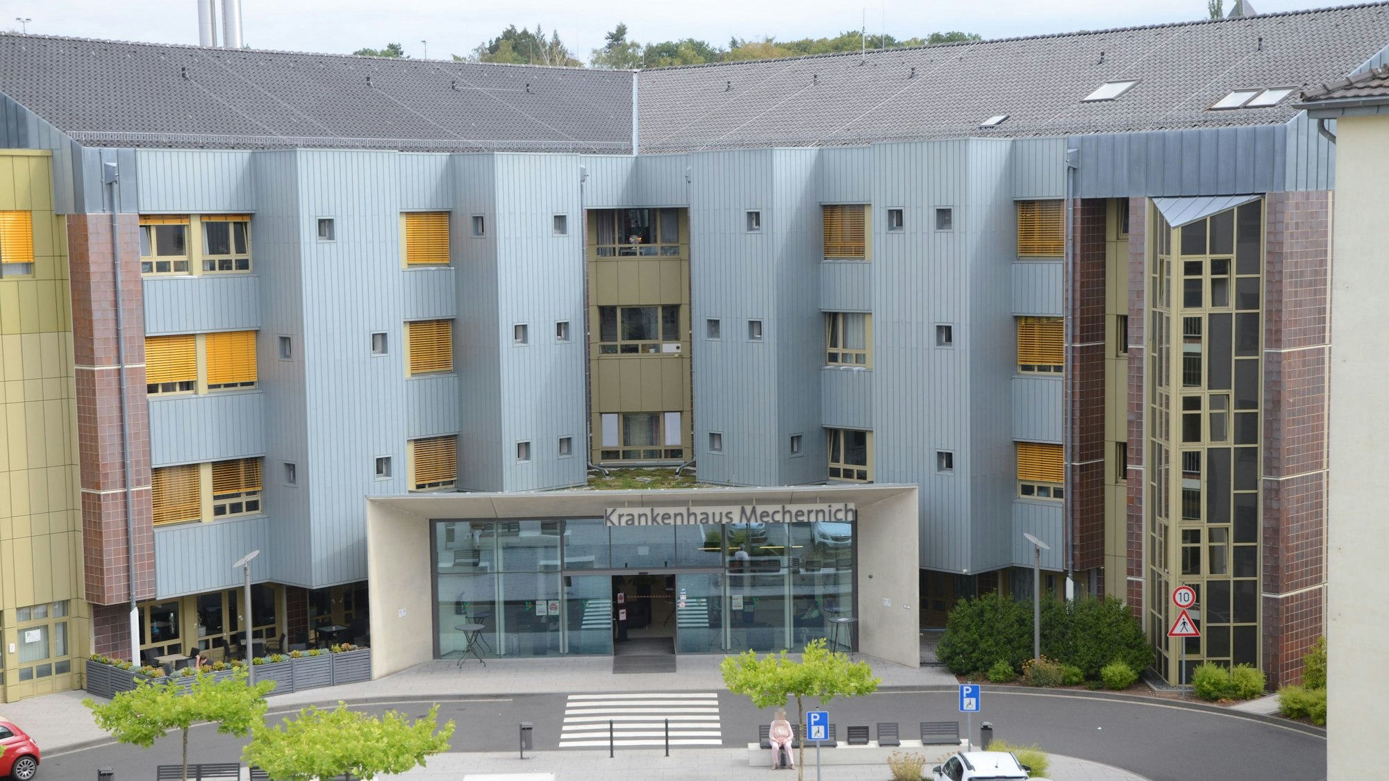 Der Haupteingang des Kreiskrankenhauses Mechernich.