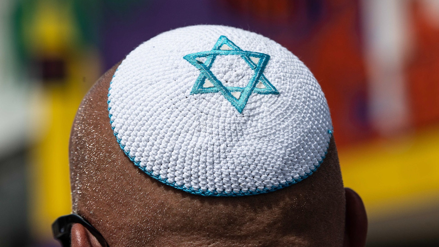 Ein Symbolbild mit einem männlichen Kippa-Träger.picture alliance/dpa