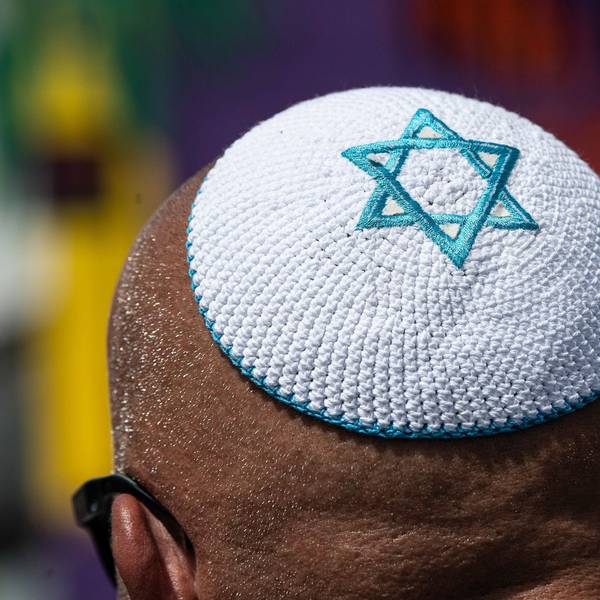 Ein Symbolbild mit einem männlichen Kippa-Träger.picture alliance/dpa