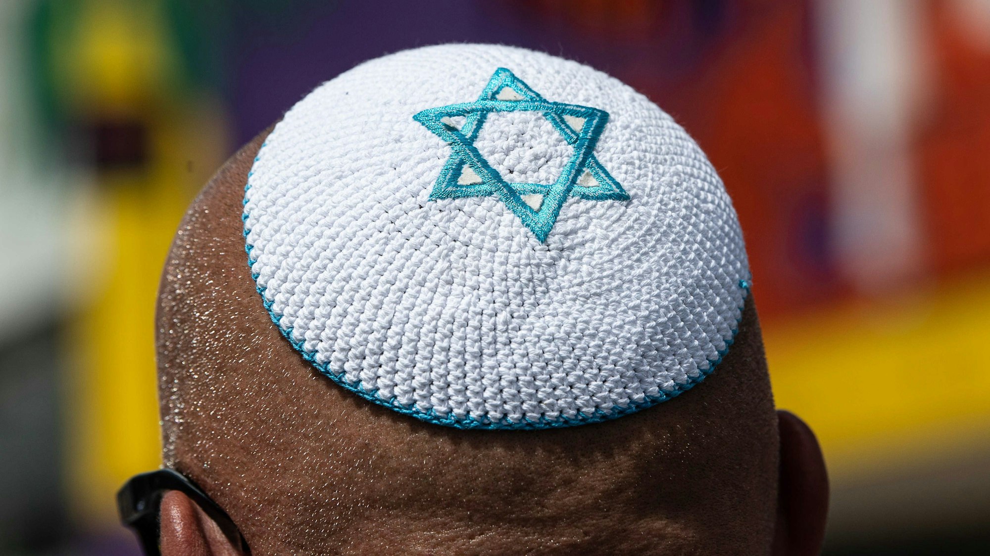 Ein Symbolbild mit einem männlichen Kippa-Träger.picture alliance/dpa