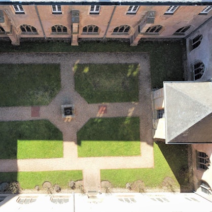 Das Kloster Steinfeld von oben.