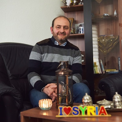 Walid Kazmouz in seiner Wohnung in Kall.