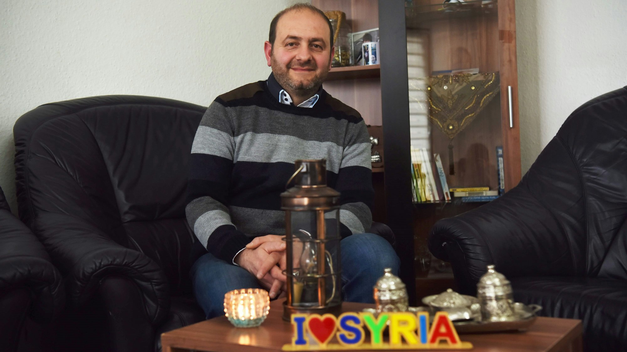 Walid Kazmouz in seiner Wohnung in Kall.