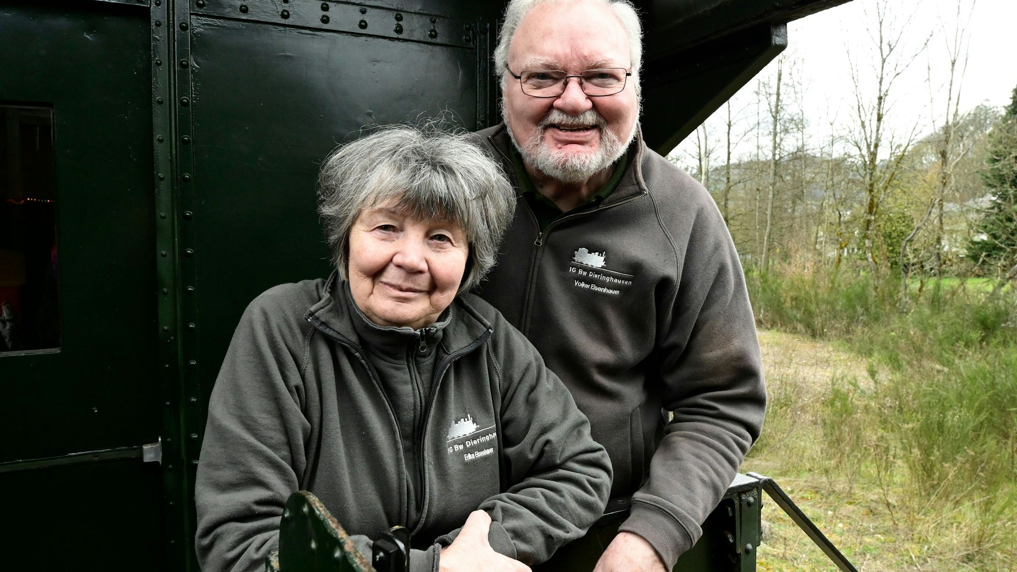 Auf dem Waggon stehen Erika und Volker Eisenhauer.