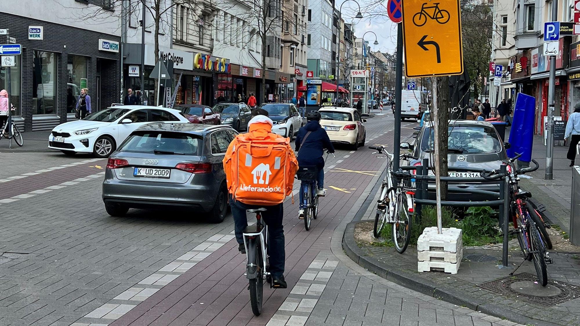 Für den Verkehrsversuch auf der Venloer Straße gab es viel Kritik.