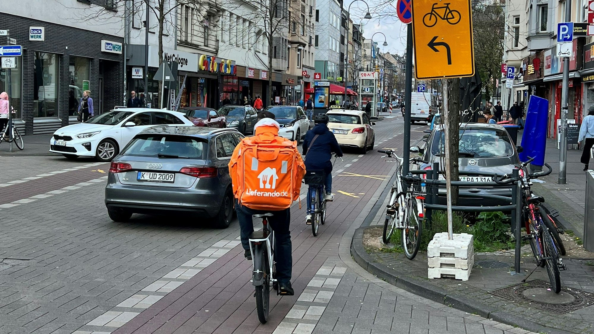 Für den Verkehrsversuch auf der Venloer Straße gab es viel Kritik.