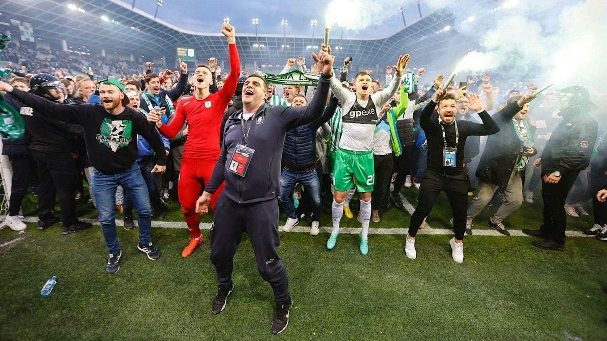 Olimpija Ljubljana feiert