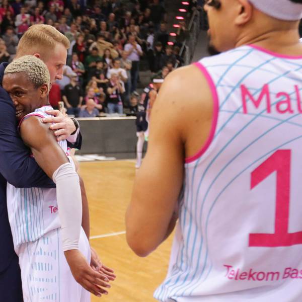 Headcoach Tuomas Iisalo und Topscorer TJ Shorts nach dem Spiel.