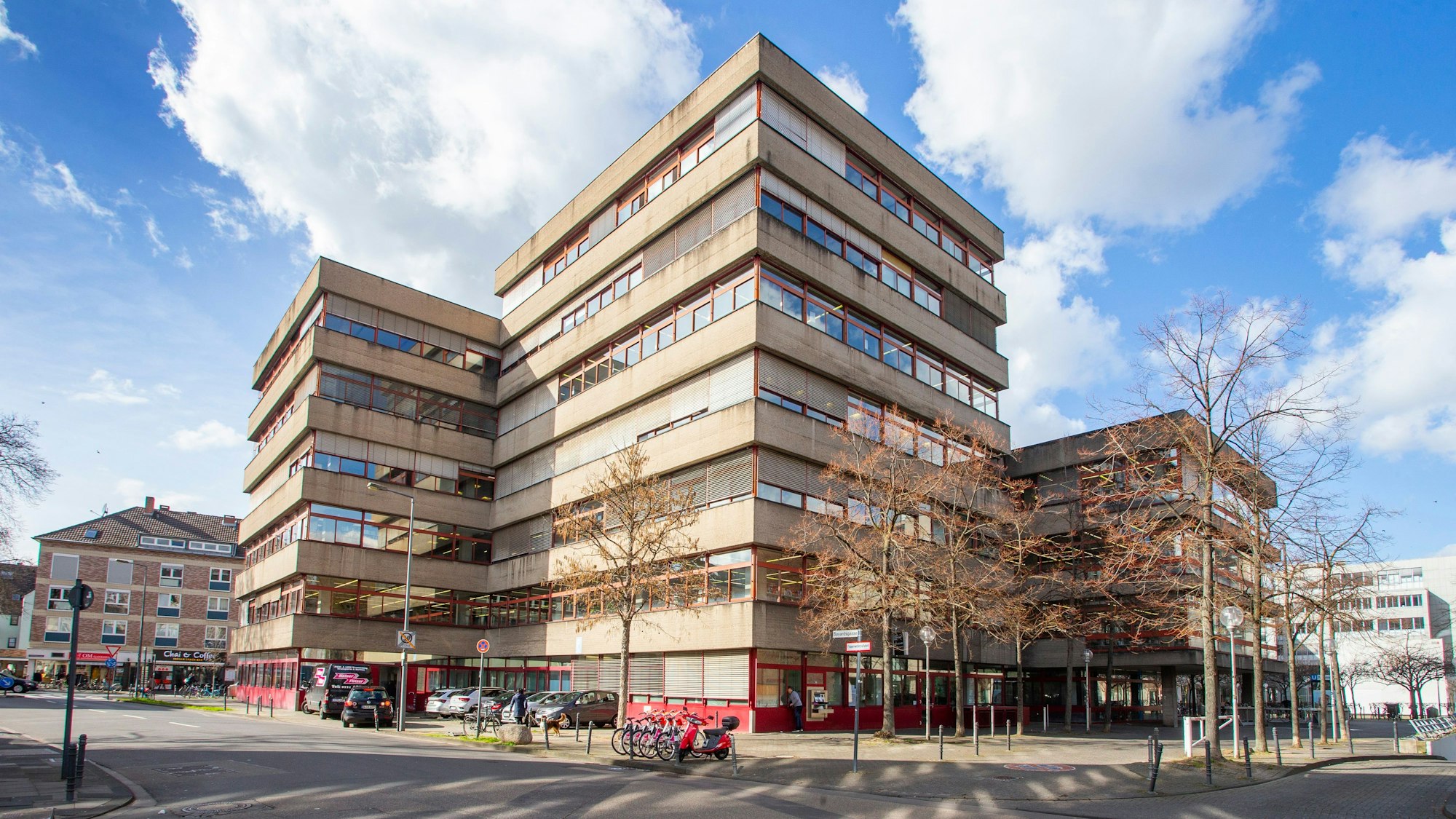 Die 1979 eröffnete Zentralbibliothek am Neumarkt.