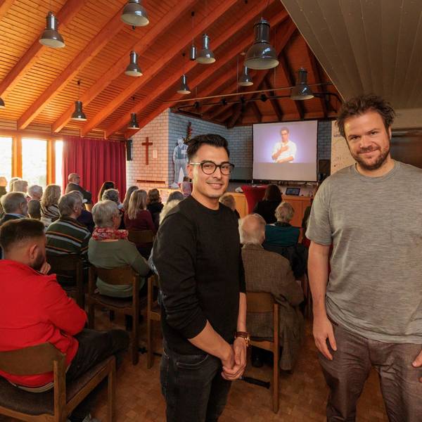 Niklas von Wurmb-Seibel und Azim Fakhri bei dem Film- und Diskussionsabend in Waldbröl.