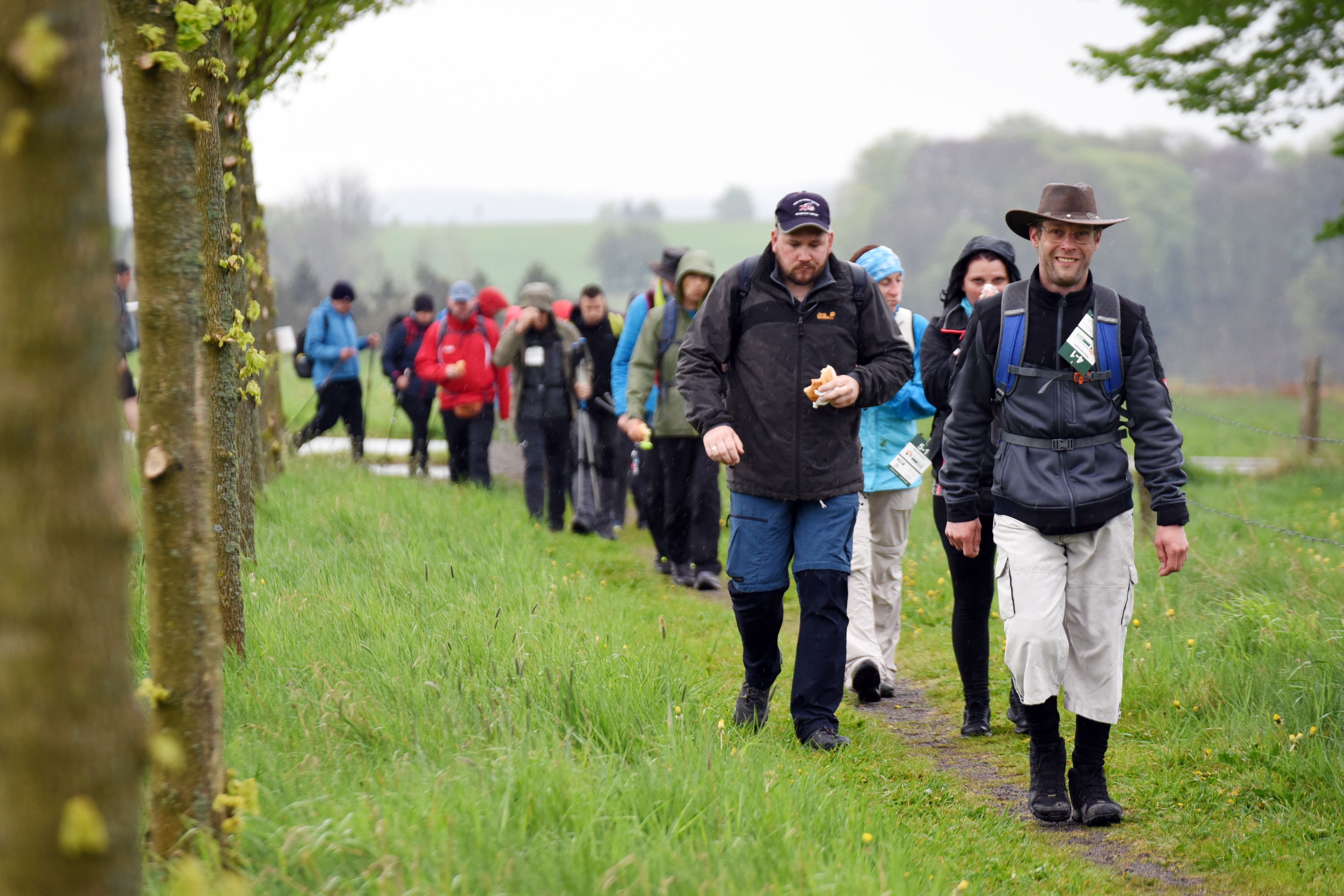 Eine Gruppe von Wanderern in Oberberg.