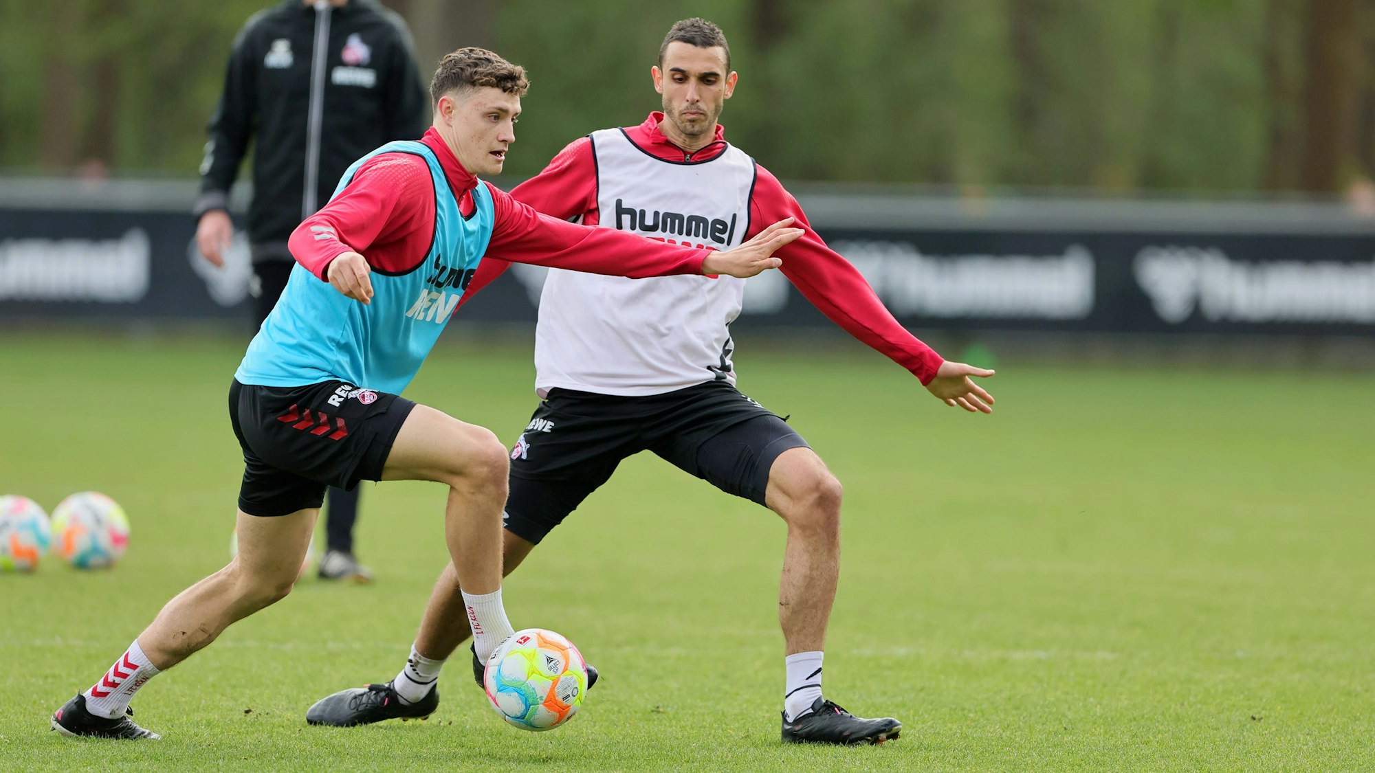 Eric Martel und Ellyes Skhiri vom 1. FC Köln beim Training.