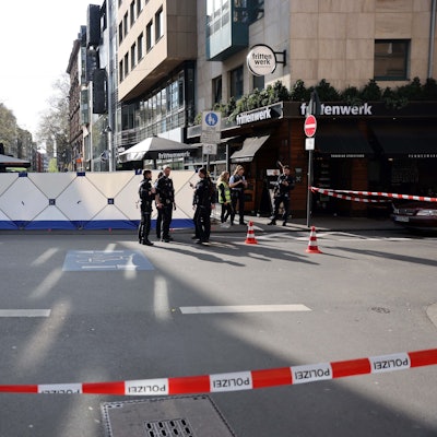 Der Messerangriff ereignete sich auf der Kölner Ehrenstraße zwischen Frittenwerk und Café Waschsalon.