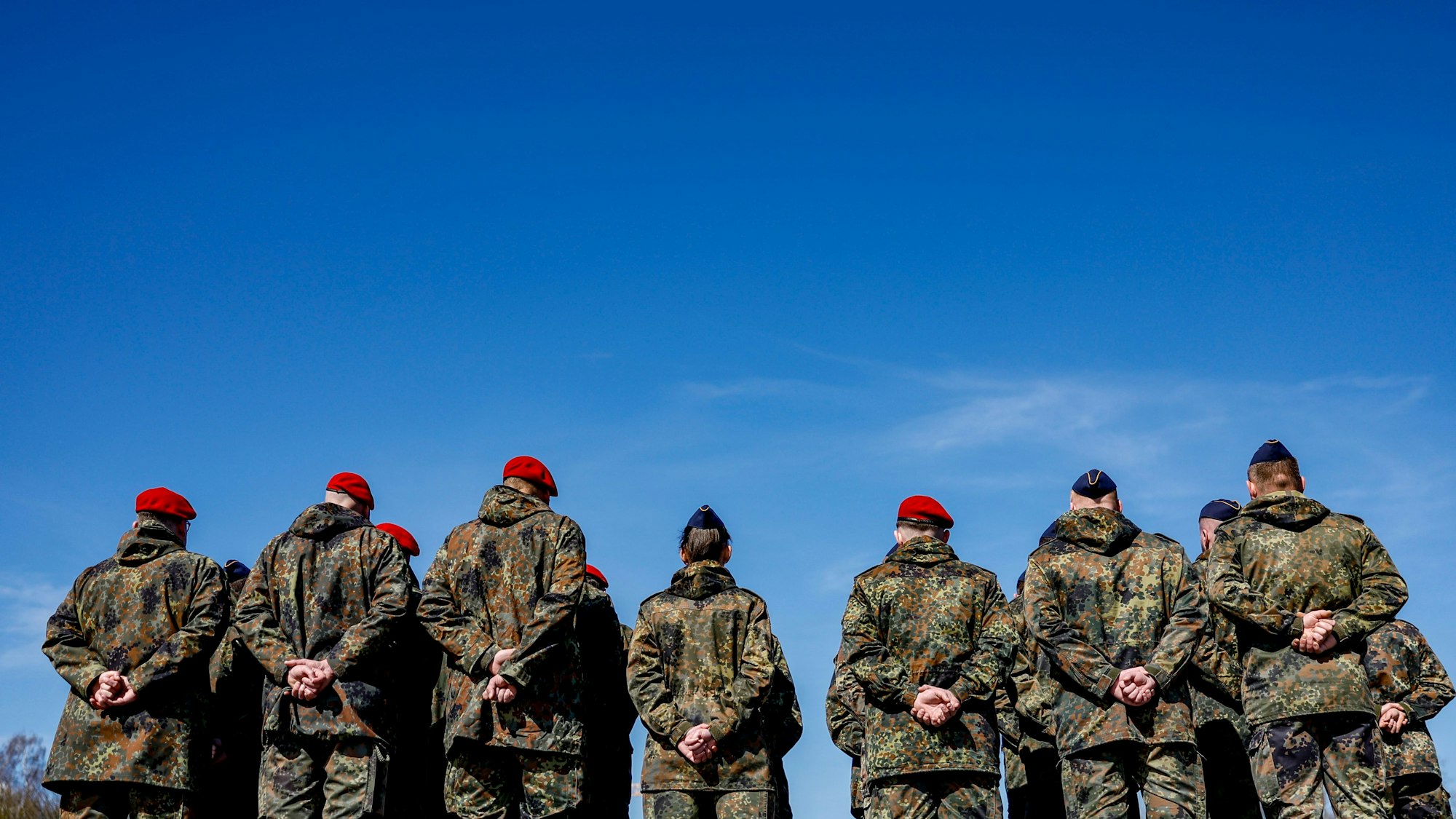 Soldaten sind im Marinestützpunkt Eckernförde beim Rückkehrappell für den Ausbildungseinsatz „Gazelle“ angetreten. Der Appell war ein symbolischer Akt für das Ende der Mission European Union Training Mali (EUTM). +++ dpa-Bildfunk +++