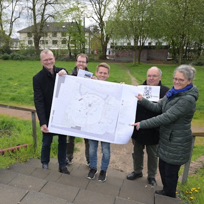 v.l.BM Frank Stein, Christian Nollen, Alexander Groß (Stadt Grün), Winfried Krux, Bürger- und Heimatverein Refrath, Birgitta Höller, Landschaftsplanerin.