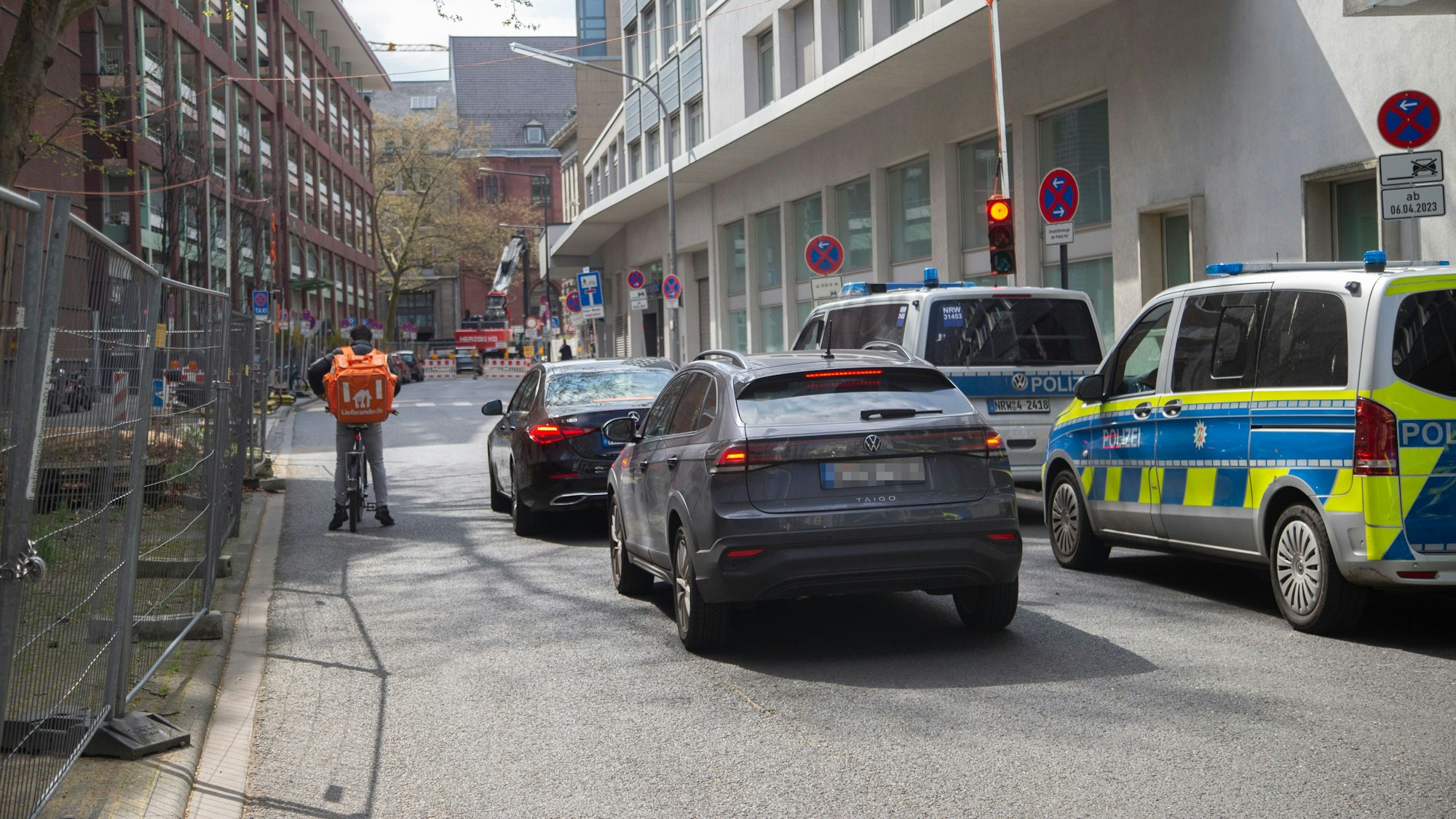 Die temporäre Ampelanlage in der Stolkgasse in der Kölner Innenstadt.