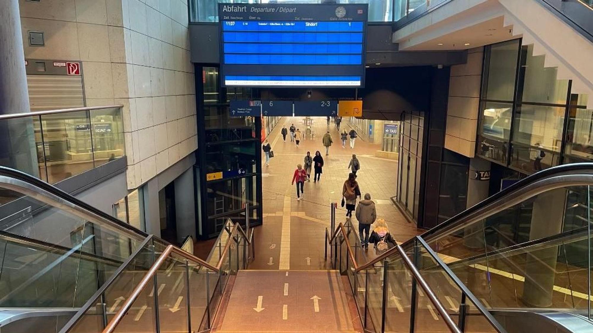 Ein leerer Bahnhof.