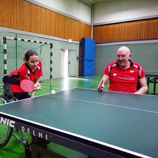 Spielszene aus dem Rollstuhl-Tischtennis