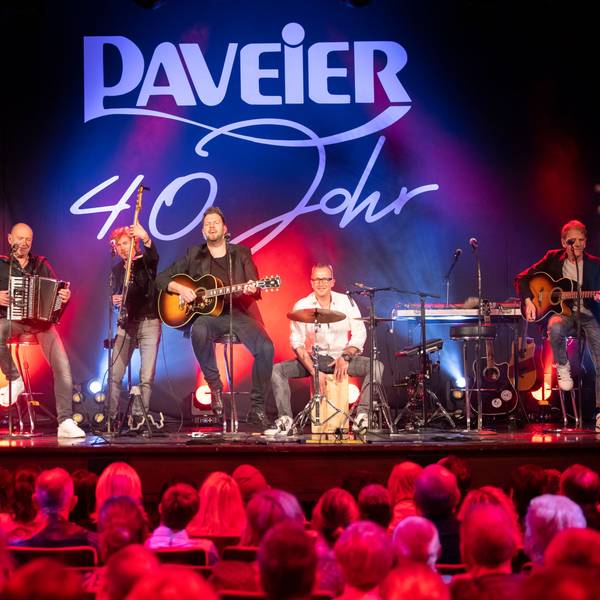40 Jahre Paveier, die Band auf der Bühne.