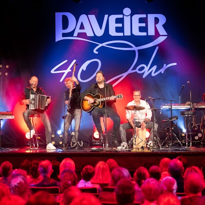 40 Jahre Paveier, die Band auf der Bühne.