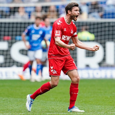 Jonas Hector jubelt über das Tor zum 3:0 in Hoffenheim. Nach dem Spiel gab er sein Karriereende bekannt.