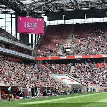 Mit 38.365 Zuschauern wurde der bisherige Rekord deutlich übertroffen.