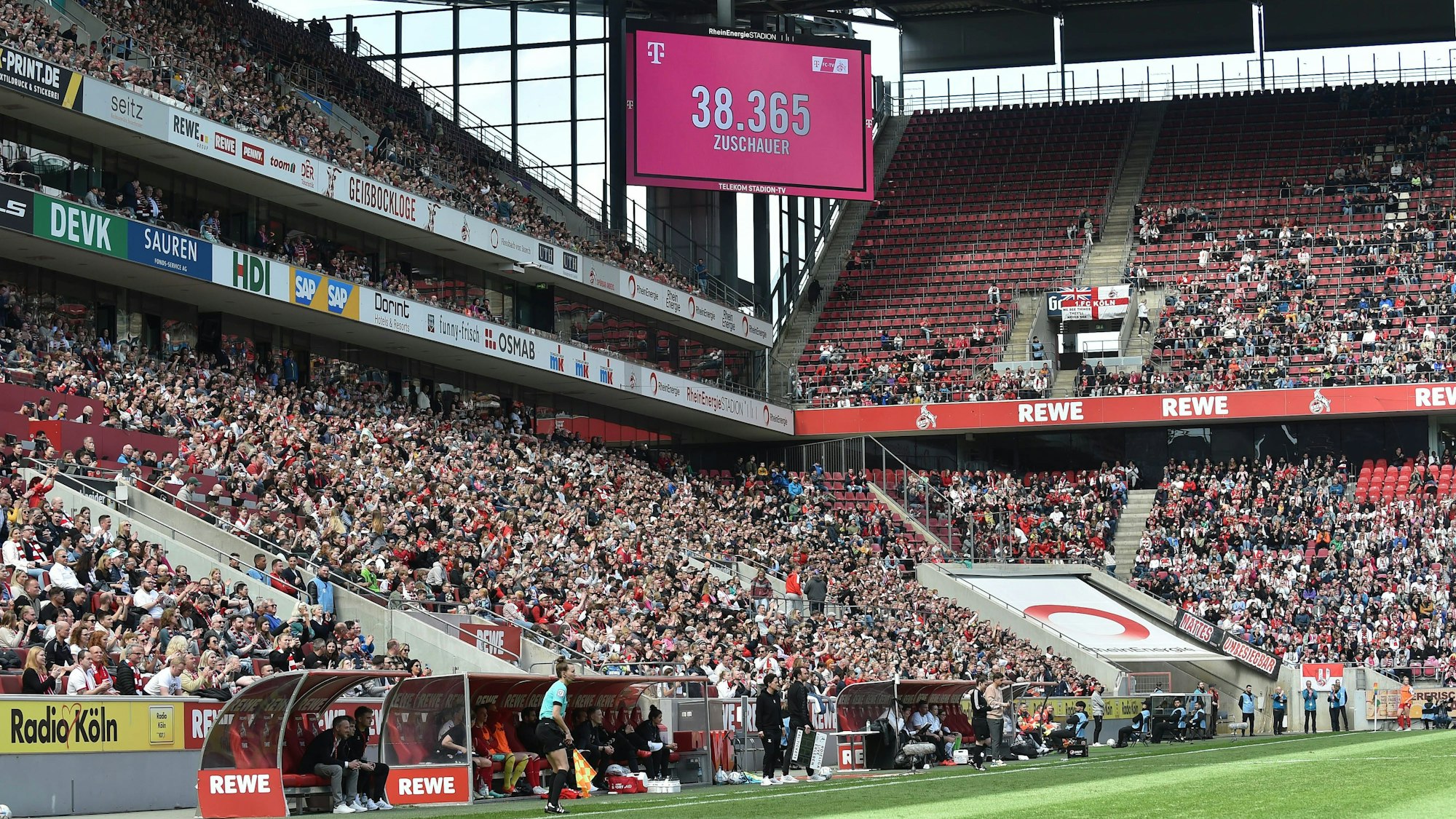 Mit 38.365 Zuschauern wurde der bisherige Rekord deutlich übertroffen.