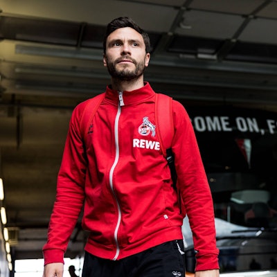 Jonas Hector bei der Busankunft