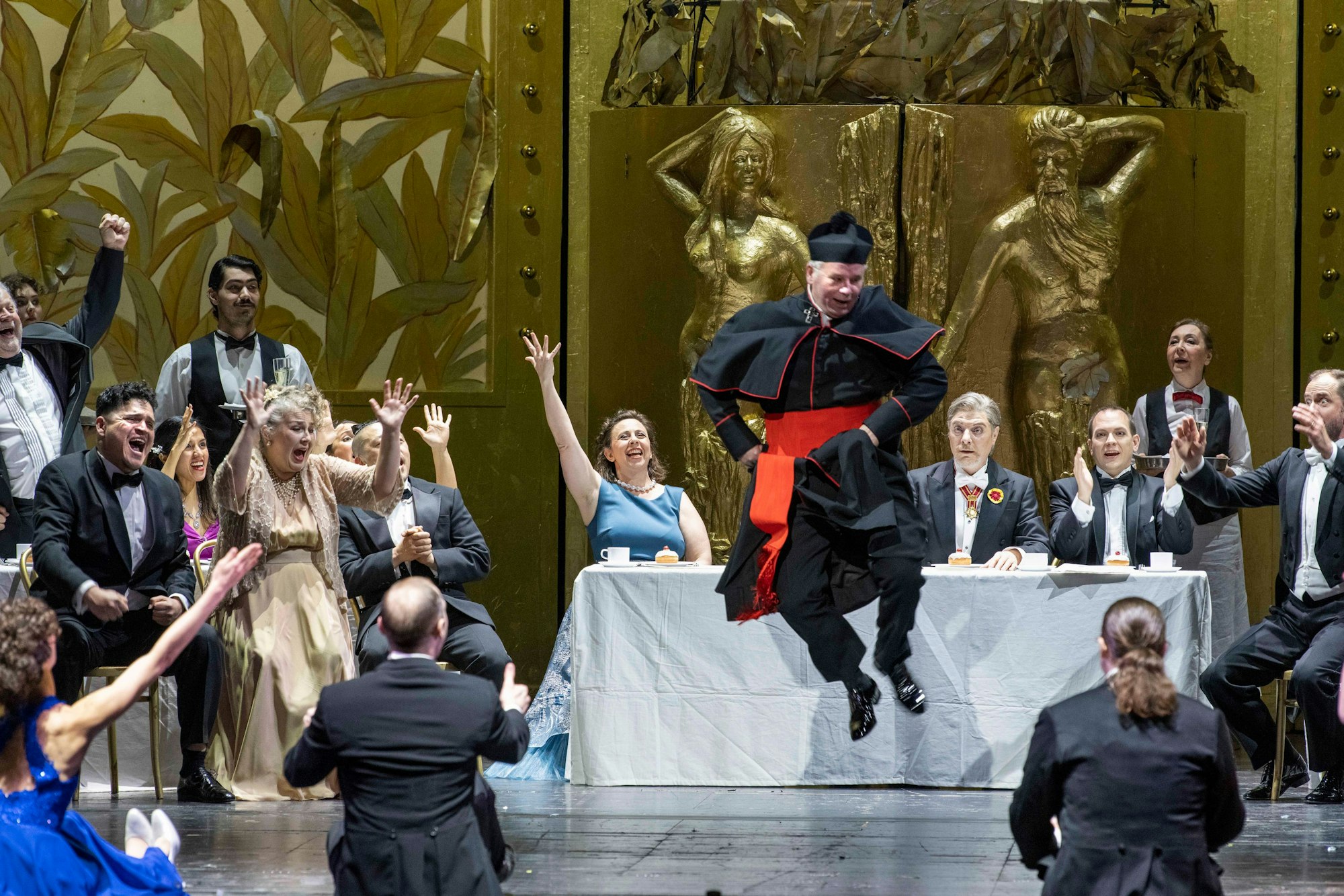 "Die Lustige Witwe" - Operette von Franz Lehár
im Opernhaus Bonn.