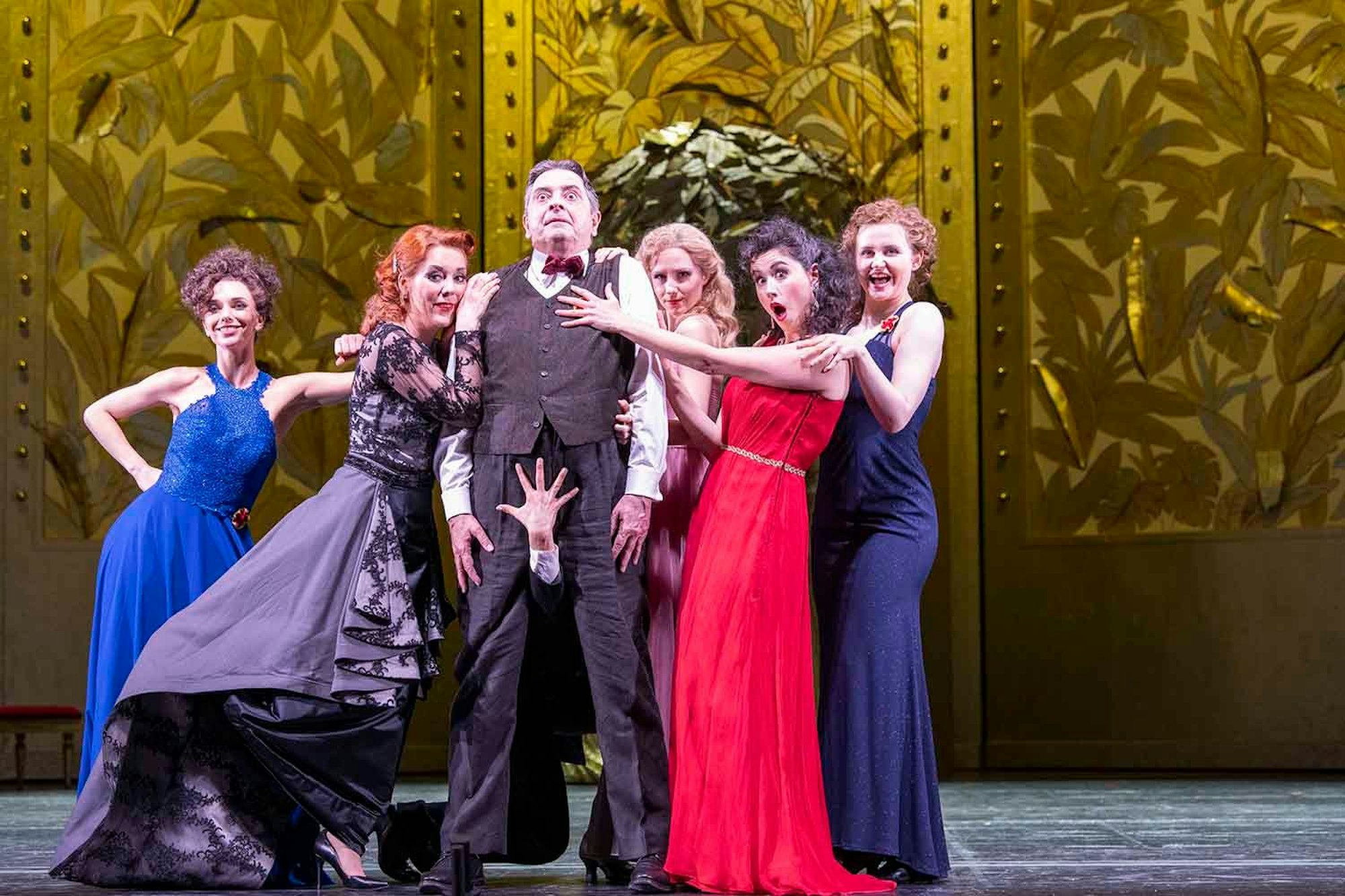 „Die Lustige Witwe“ - Operette von Franz Lehár im Opernhaus Bonn.