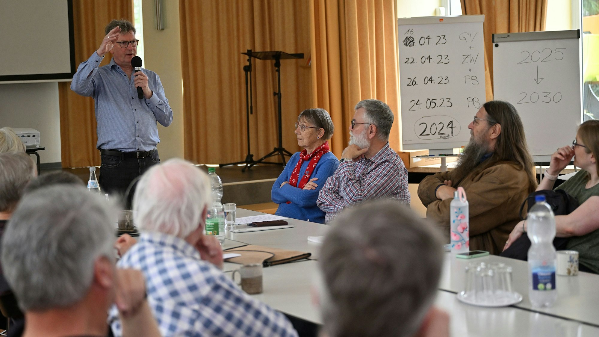 Volker Langenbach, Fachmann für Architektur und Projektsteuerung, unterstützte die Gemeinde bei der Zukunftswerkstatt.