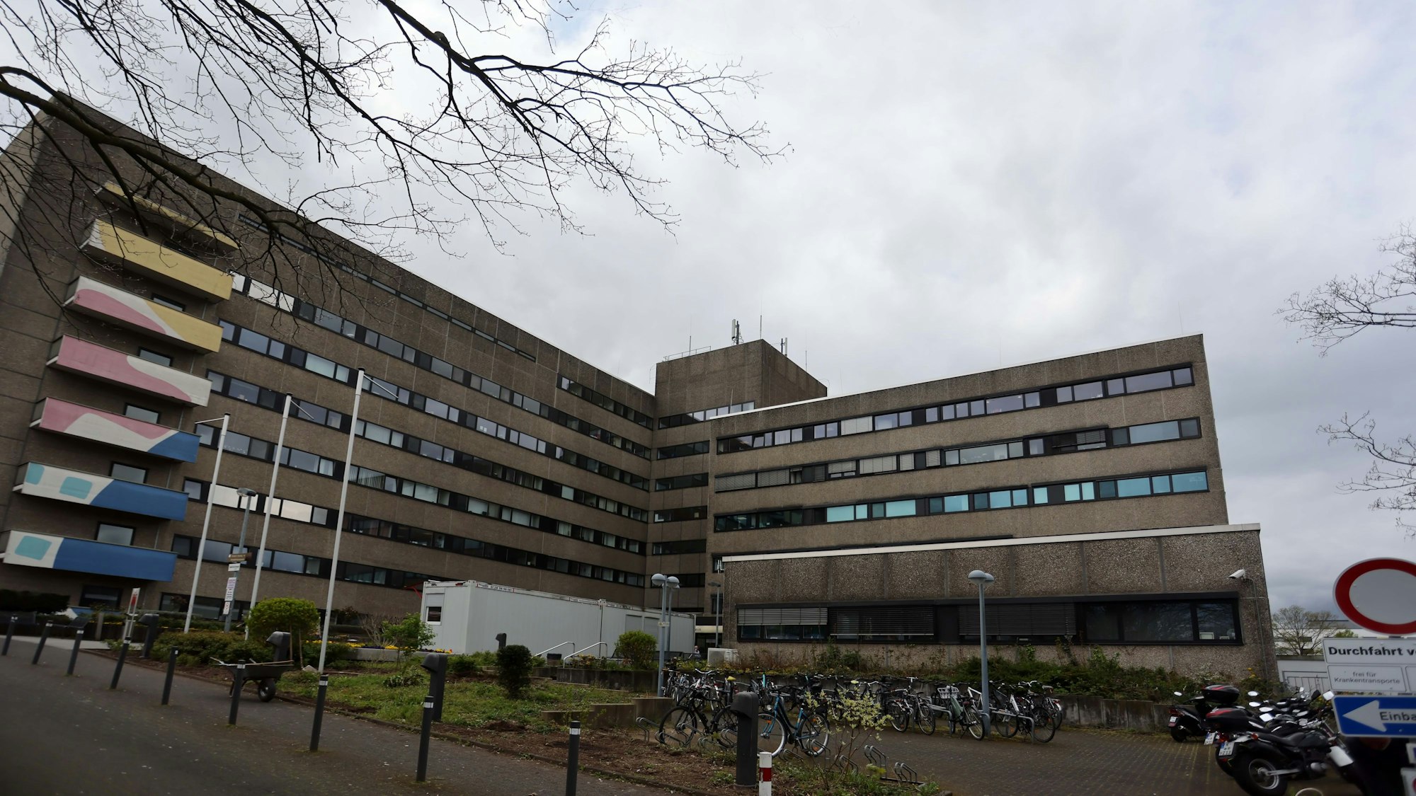 Das Krankenhaus Porz am Rhein ist finanziell angeschlagen. Ein erfahrener Manager soll nun bei der Sanierung helfen.