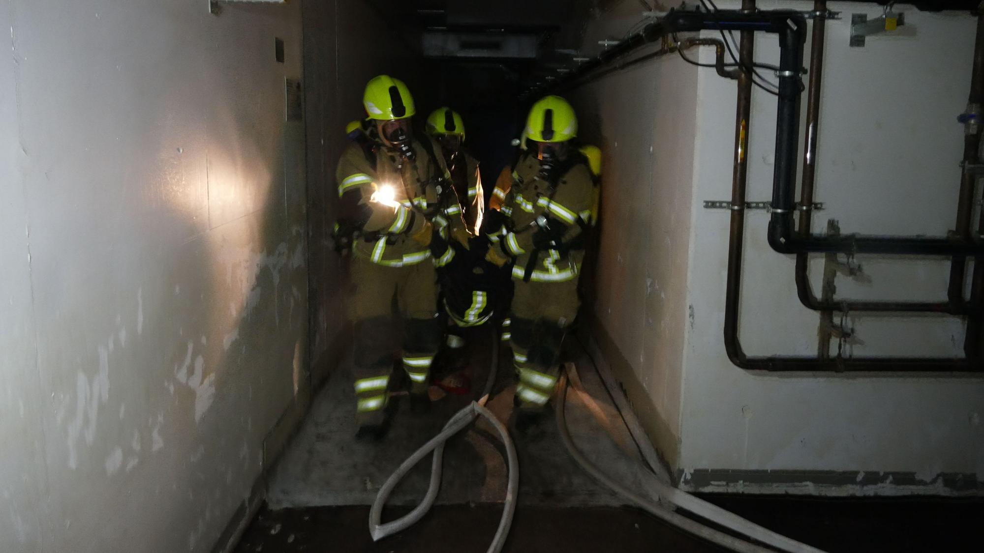 Übung der Feuerwehr Rheinbach am 20. April 2023
Rettung einer Person im verrauchten Keller.