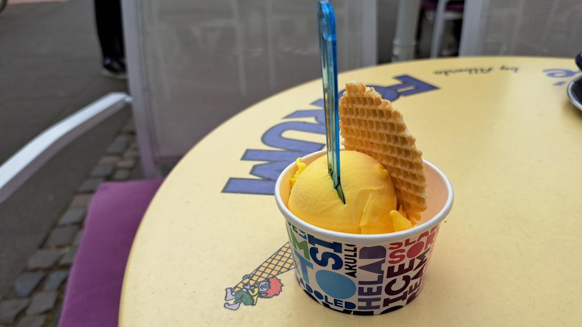 Leckeres Mangoeis im Eiscafé Forum in Köln-Dellbrück.