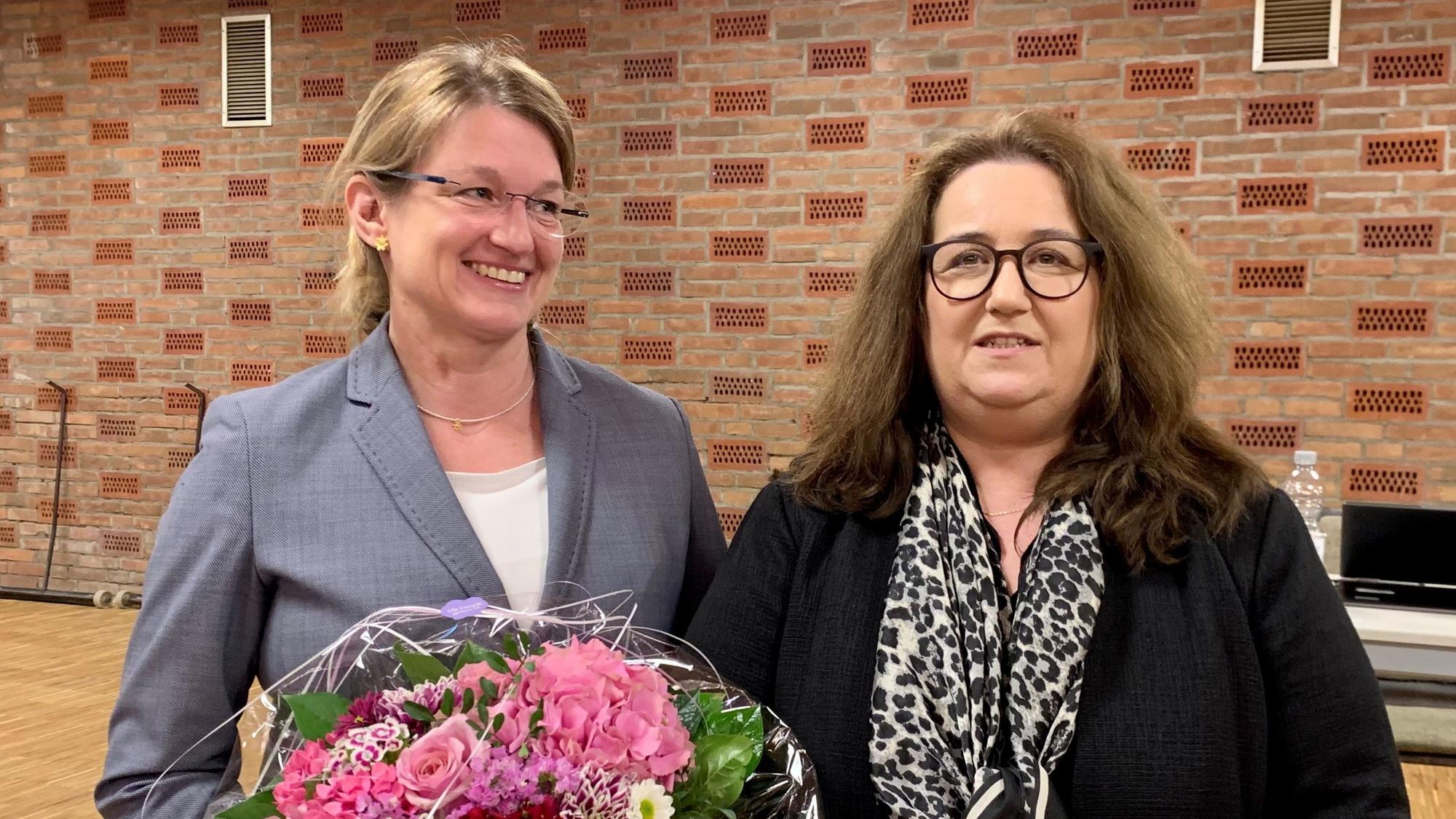 Neue Technische Beigeordnete Bianca Lorenz (l.) und Bürgermeisterin Bondina Schulze