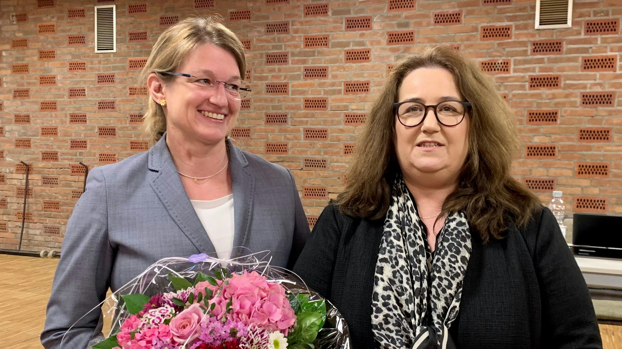 Das Verhältnis zwischen der Technischen Beigeordneten Bianca Lorenz (l.) und Rösraths Bürgermeisterin Bondina Schulze (Grüne) ist nicht immer konfliktfrei. Jetzt sucht Lorenz Rückhalt bei der CDU.
